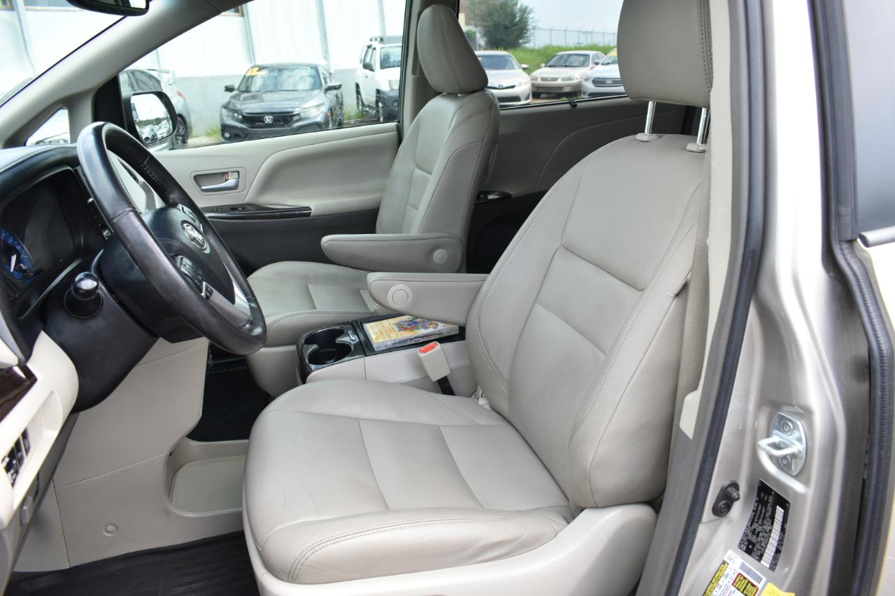 Toyota Sienna Limited Premium 7-Passenger 2017