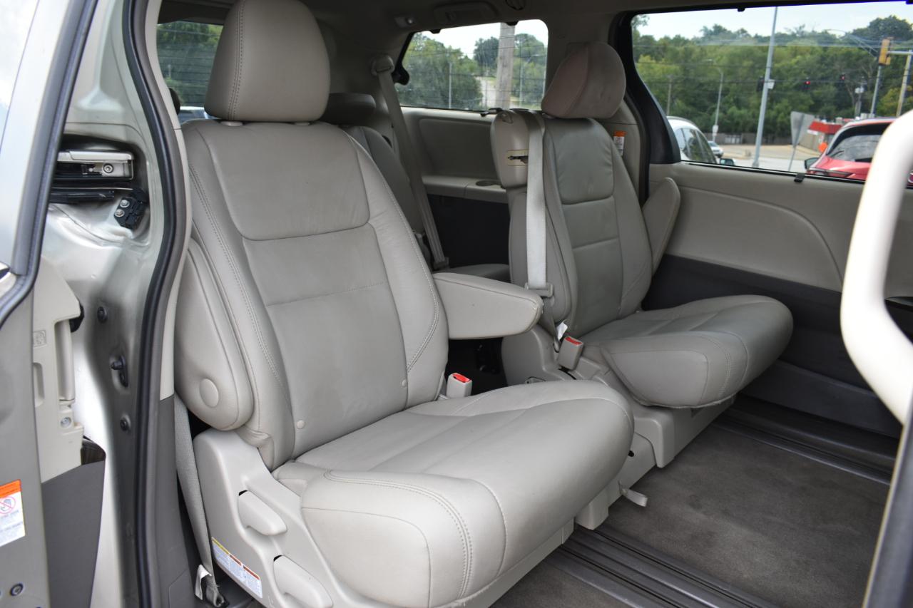 Toyota Sienna Limited Premium 7-Passenger 2017