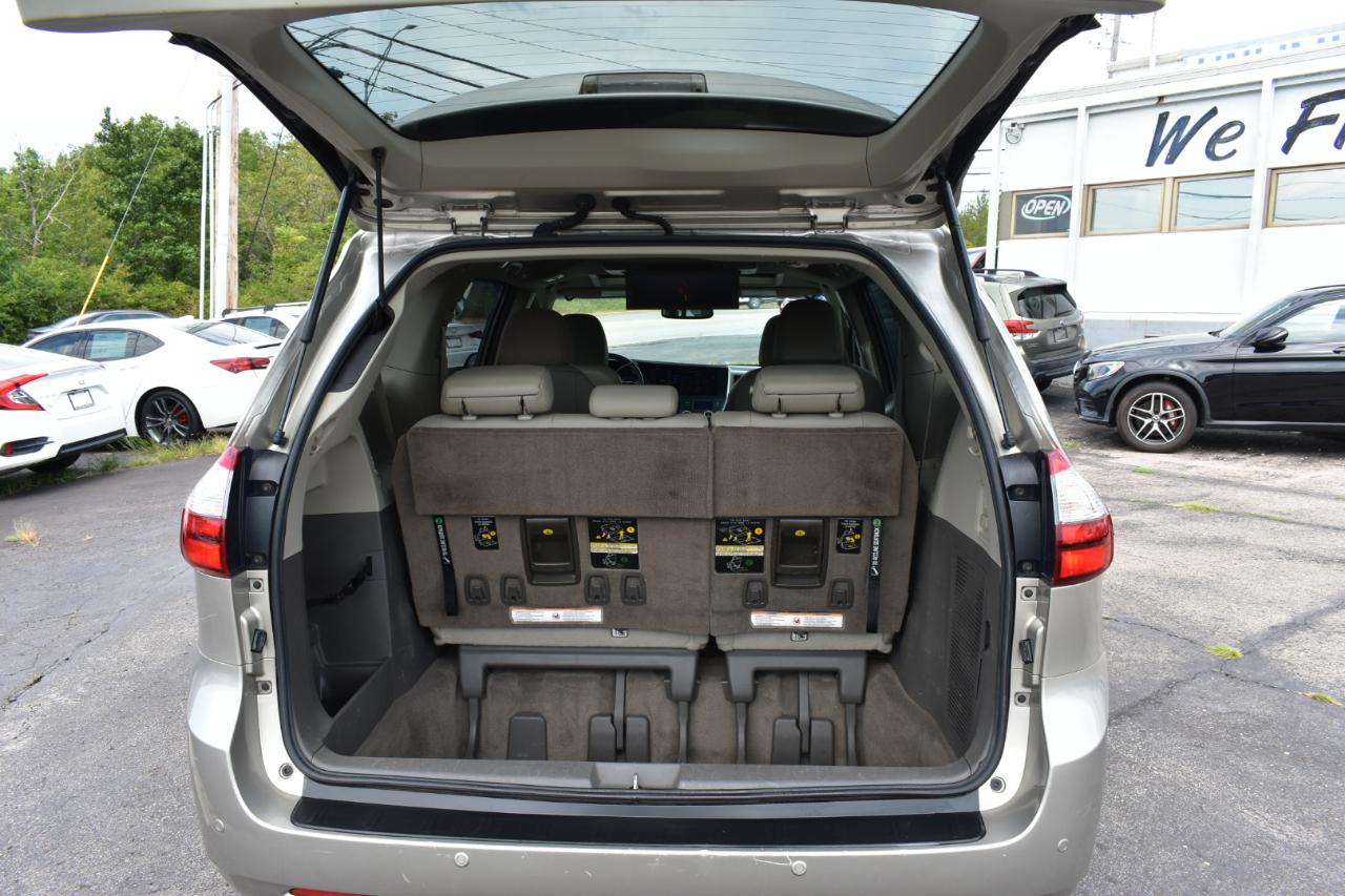 Toyota Sienna Limited Premium 7-Passenger 2017