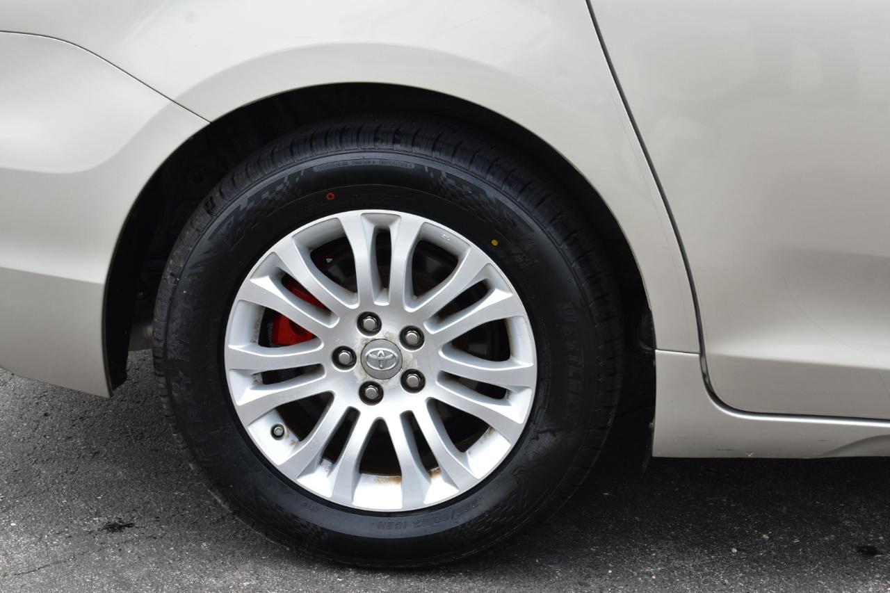 Toyota Sienna Limited Premium 7-Passenger 2017