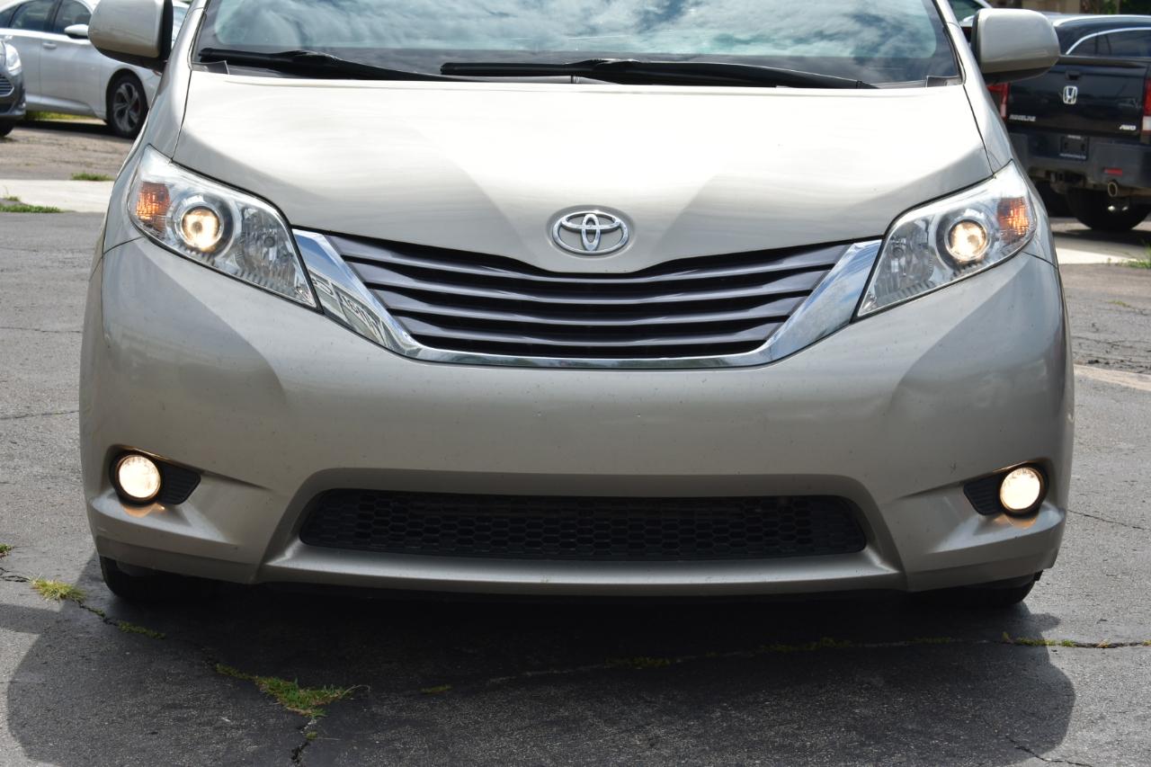 Toyota Sienna Limited Premium 7-Passenger 2017