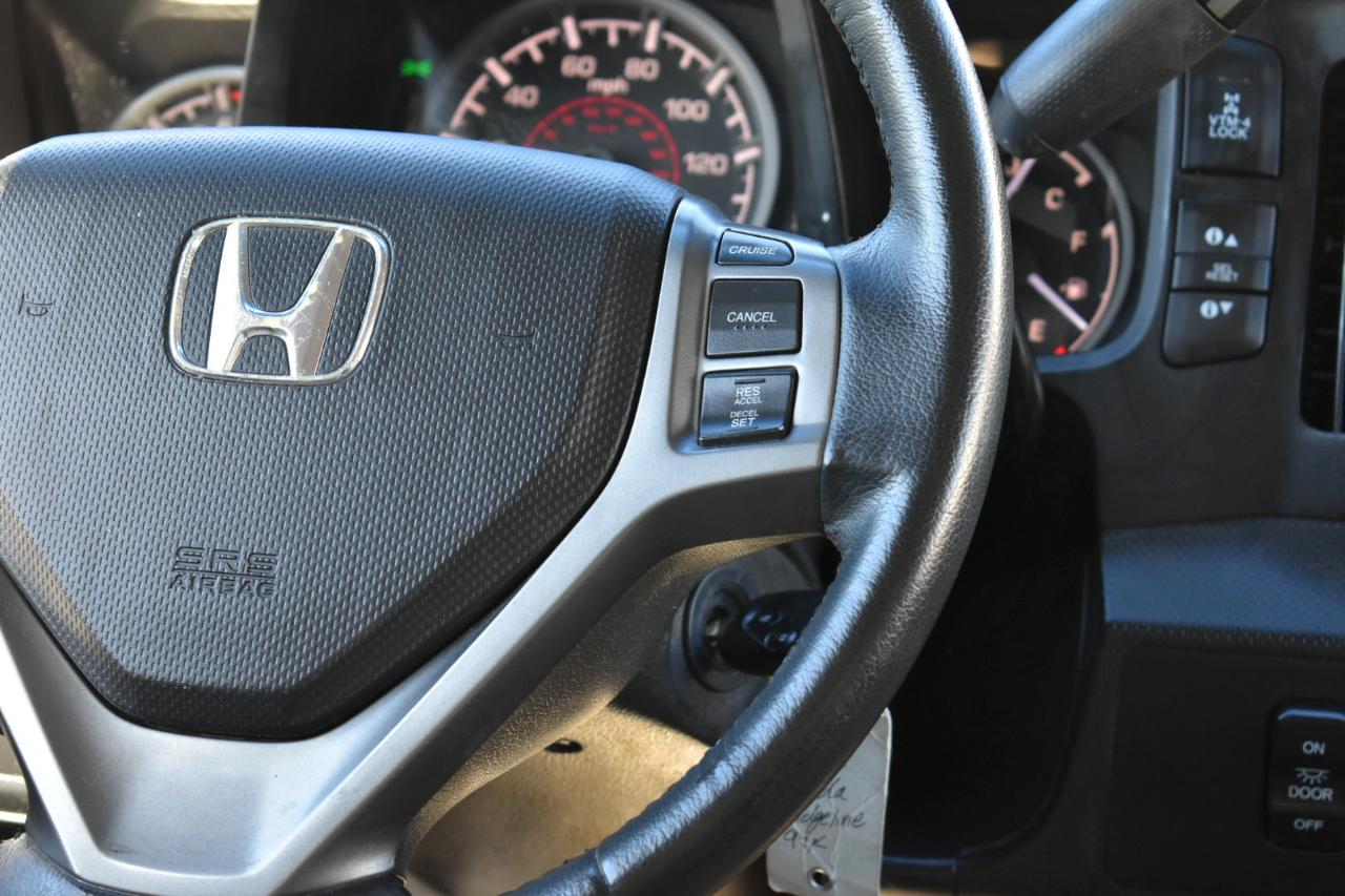 Honda Ridgeline RTL w/ Leather and Navigation 2012