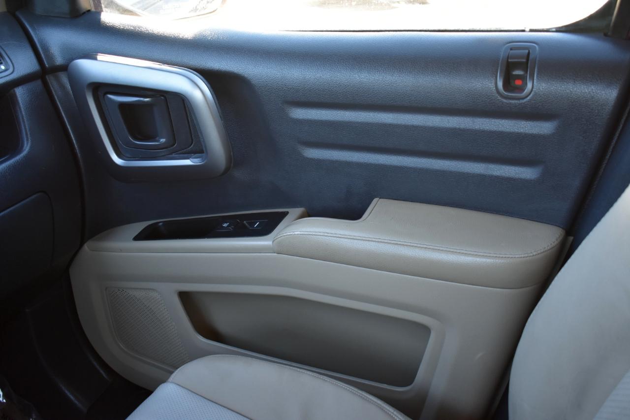 Honda Ridgeline RTL w/ Leather and Navigation 2012