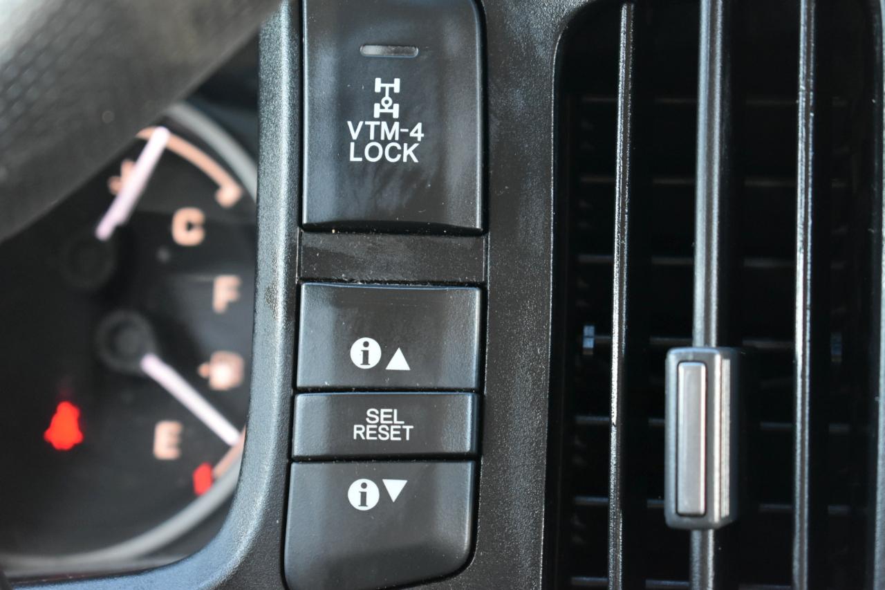 Honda Ridgeline RTL w/ Leather and Navigation 2012