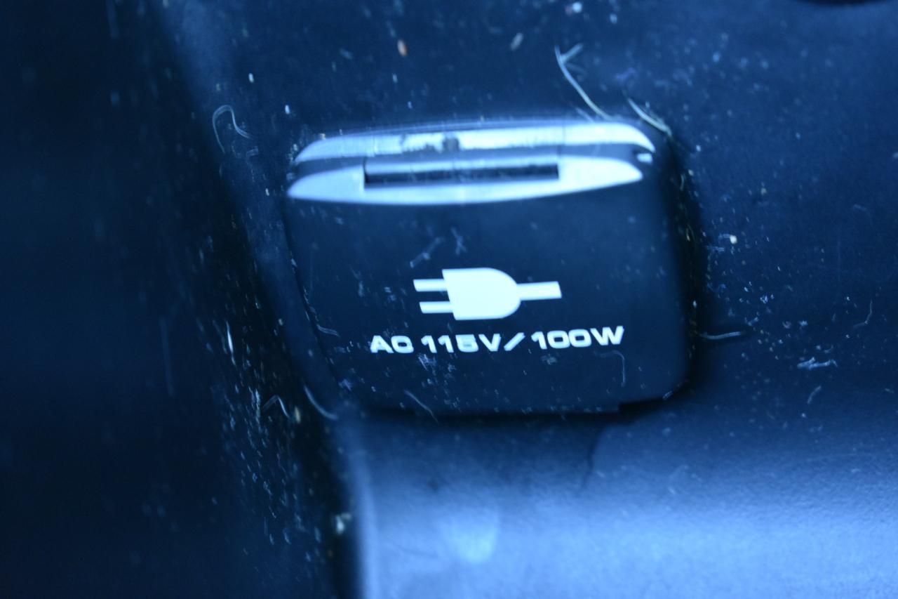 Honda Ridgeline RTL w/ Leather and Navigation 2012