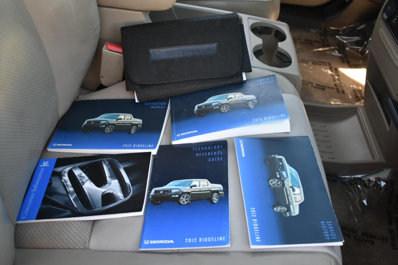 Honda Ridgeline RTL w/ Leather and Navigation 2012