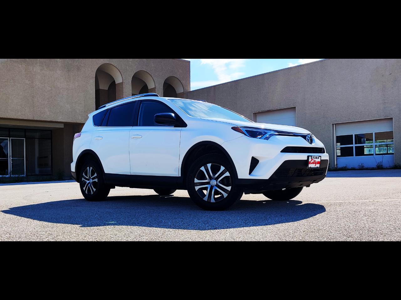 Toyota RAV4 LE FWD 2017