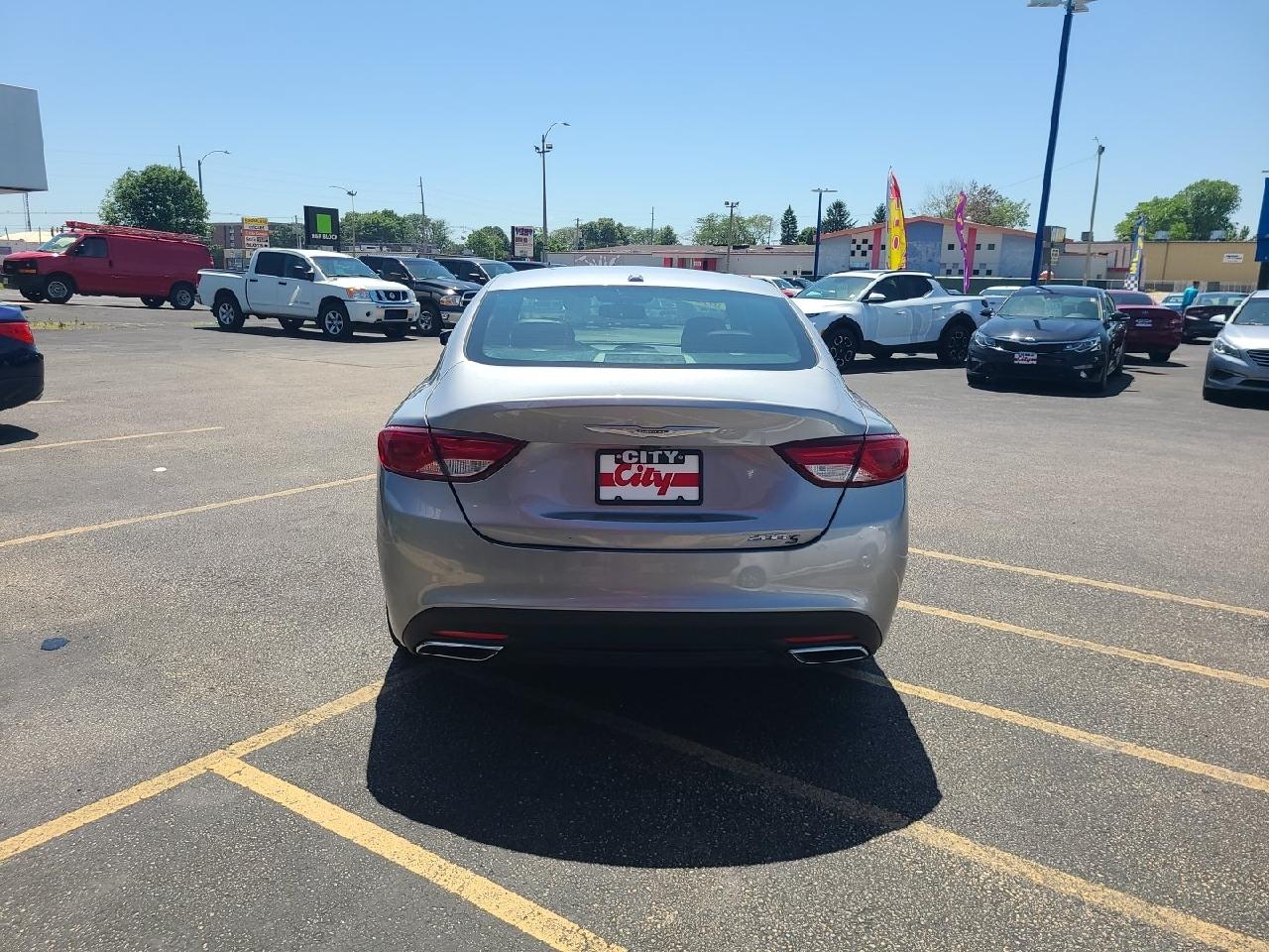 Chrysler 200 4dr Sdn S FWD 2015