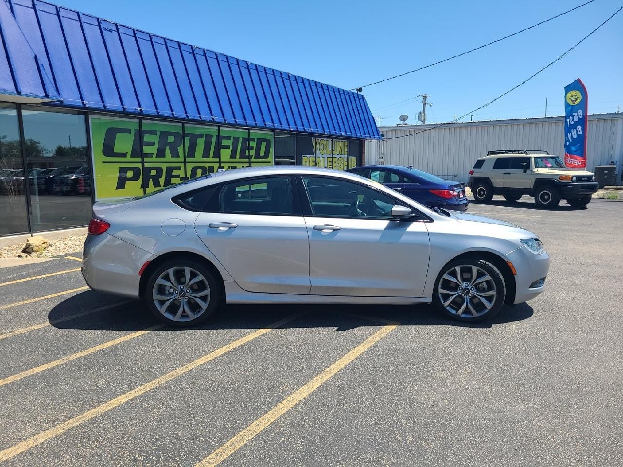 Chrysler 200 4dr Sdn S FWD 2015