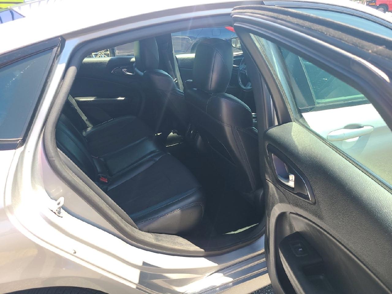 Chrysler 200 4dr Sdn S FWD 2015