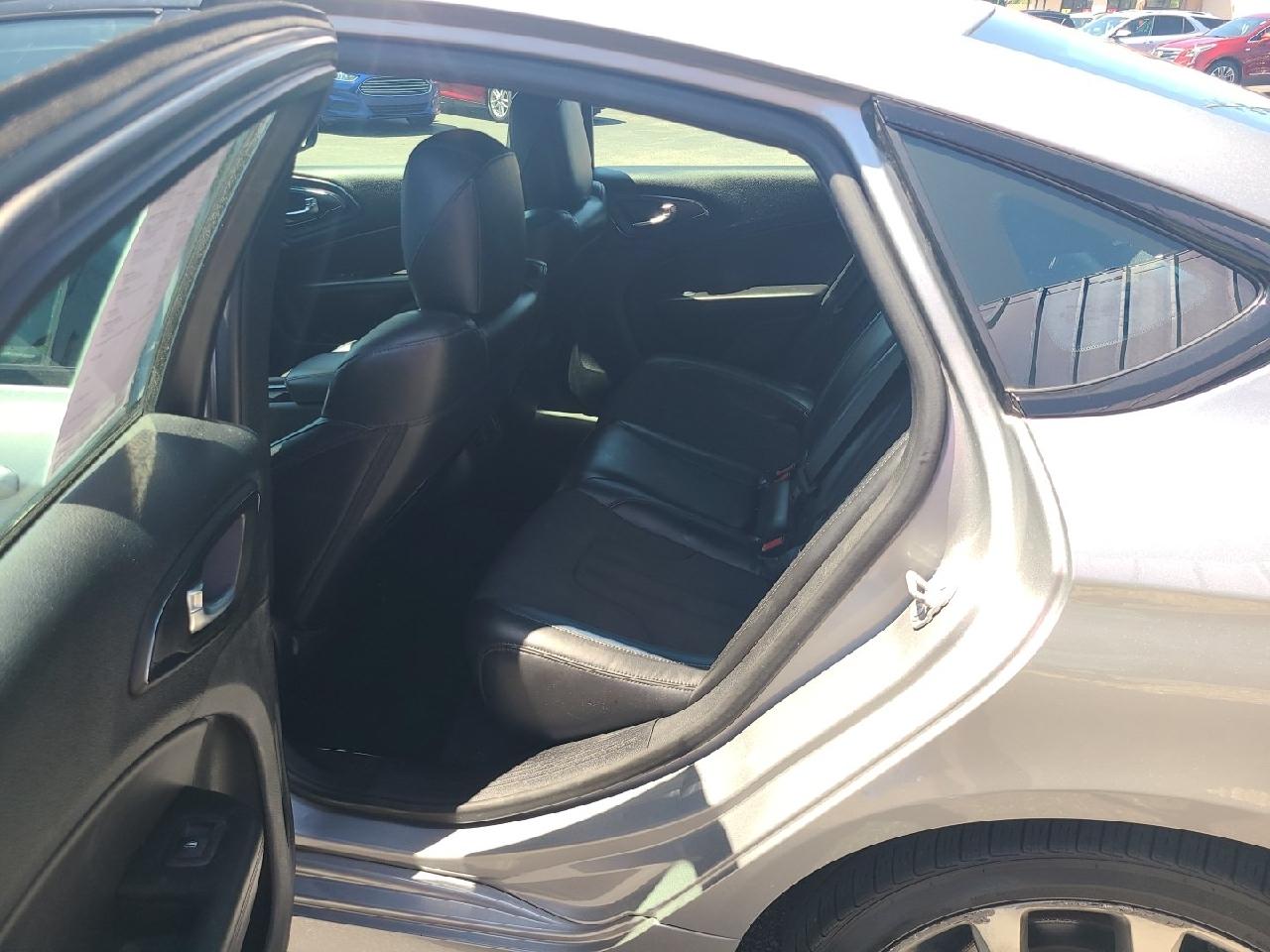 Chrysler 200 4dr Sdn S FWD 2015