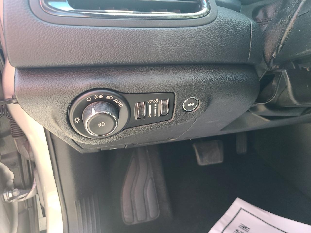 Chrysler 200 4dr Sdn S FWD 2015