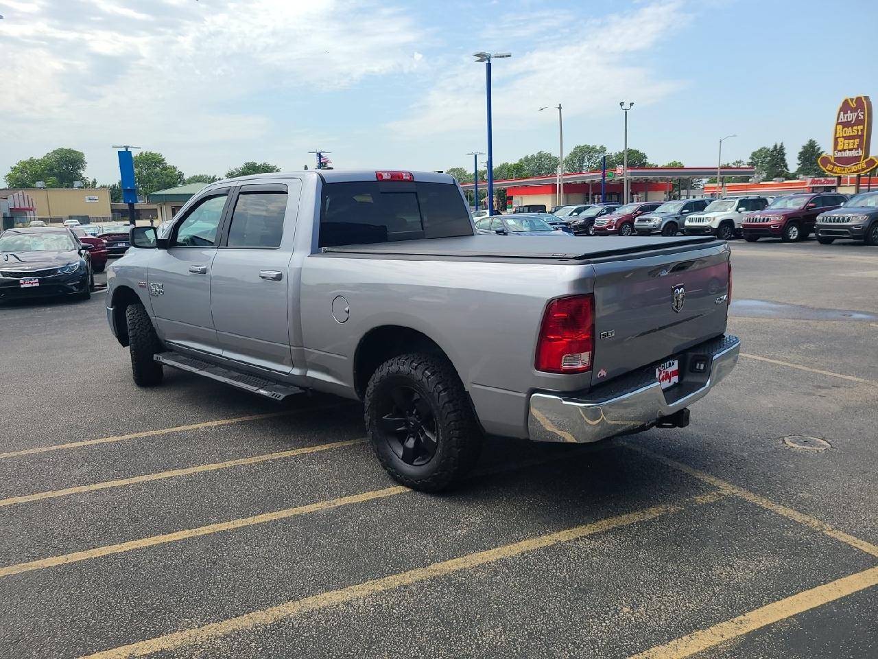 RAM 1500 Classic SLT 4x4 Crew Cab 6'4" Box 2019
