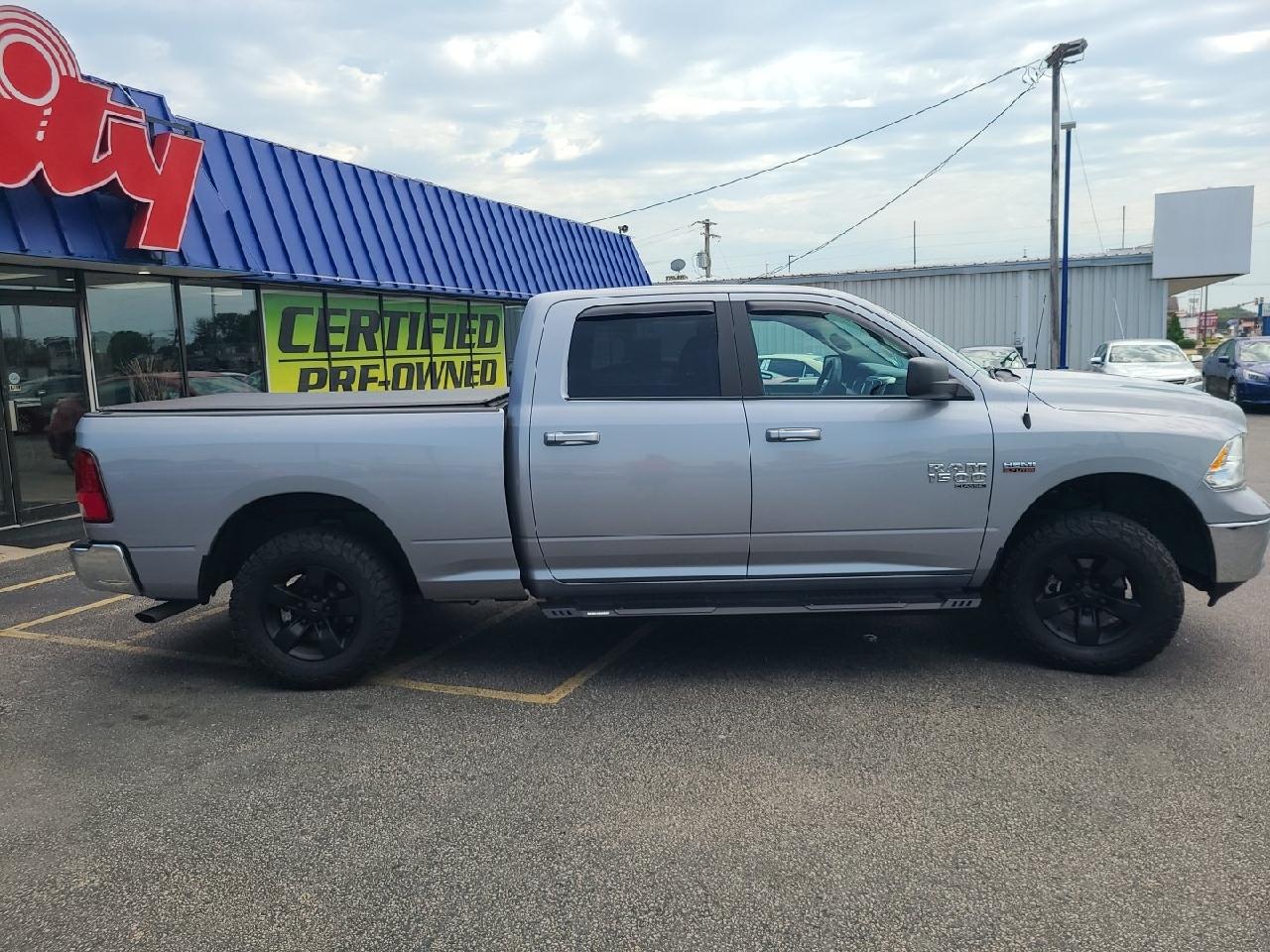 RAM 1500 Classic SLT 4x4 Crew Cab 6'4" Box 2019