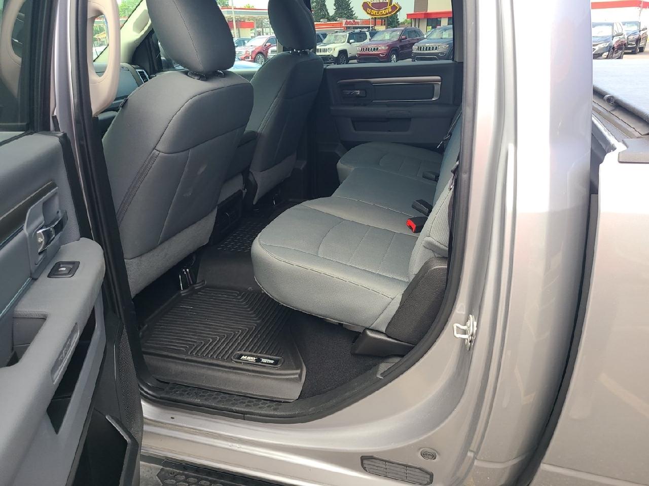 RAM 1500 Classic SLT 4x4 Crew Cab 6'4" Box 2019