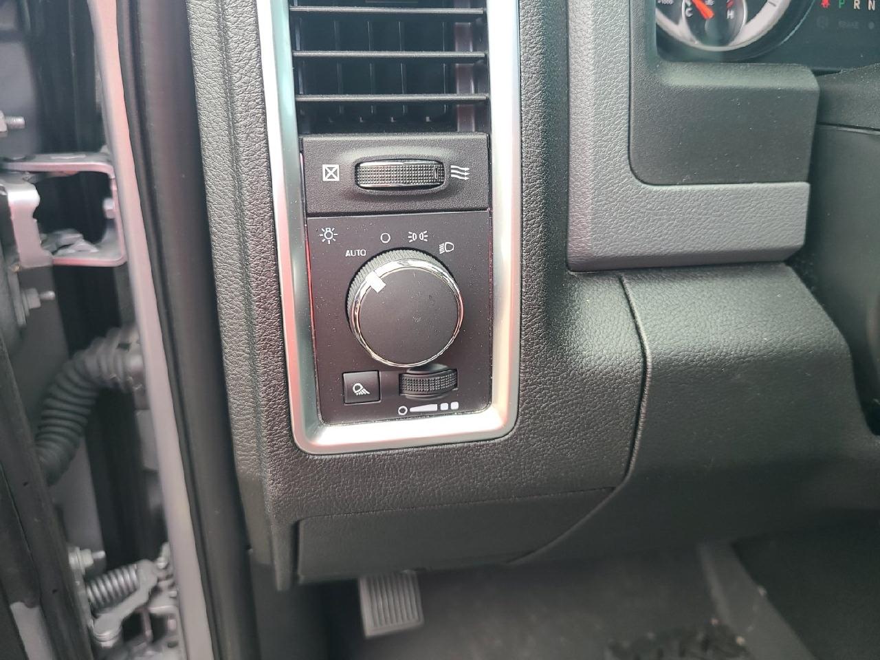 RAM 1500 Classic SLT 4x4 Crew Cab 6'4" Box 2019