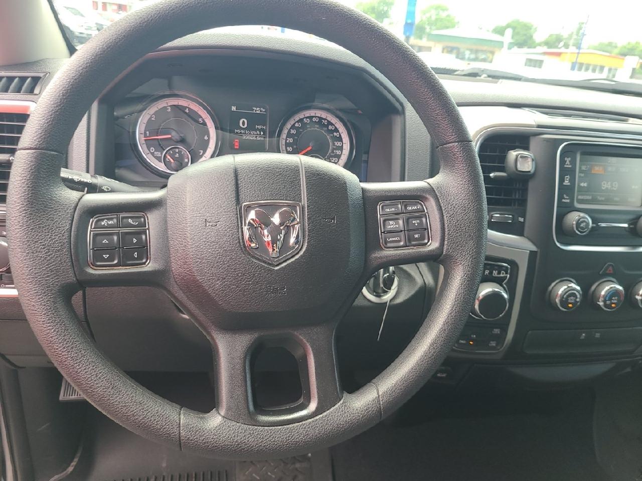 RAM 1500 Classic SLT 4x4 Crew Cab 6'4" Box 2019