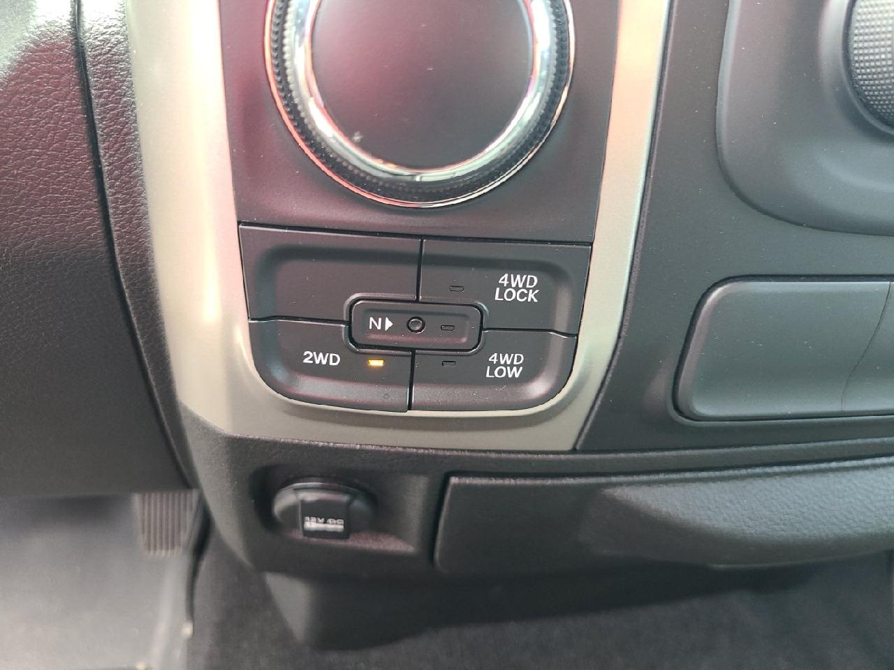 RAM 1500 Classic SLT 4x4 Crew Cab 6'4" Box 2019