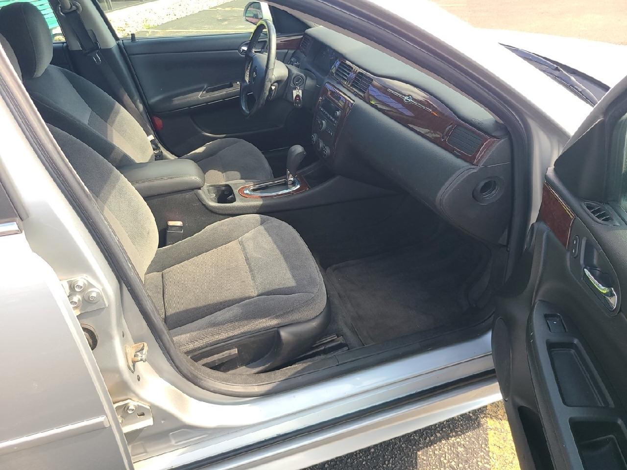 Chevrolet Impala 4dr Sdn LS Retail 2011