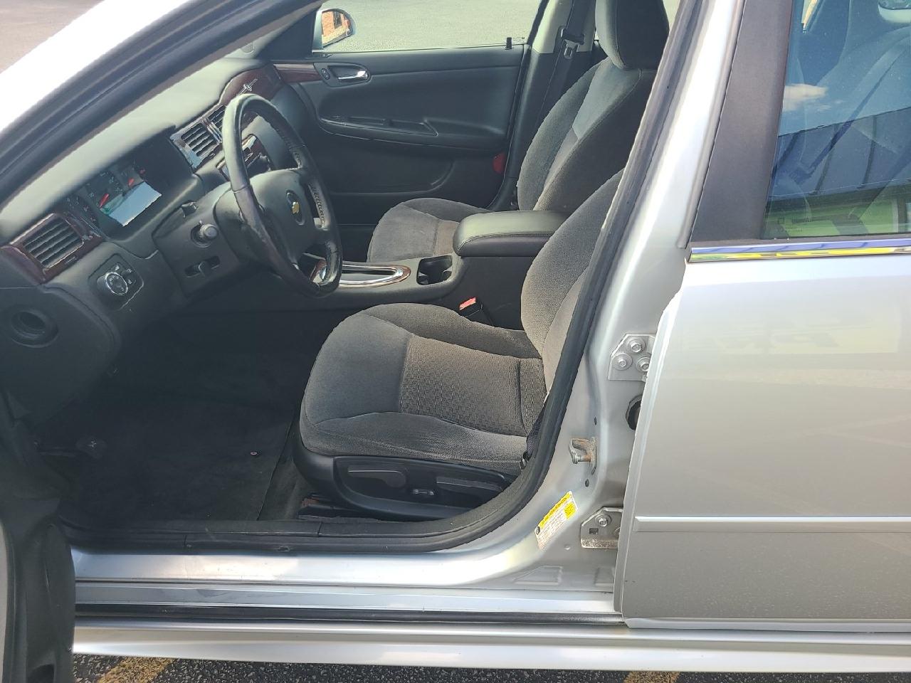 Chevrolet Impala 4dr Sdn LS Retail 2011