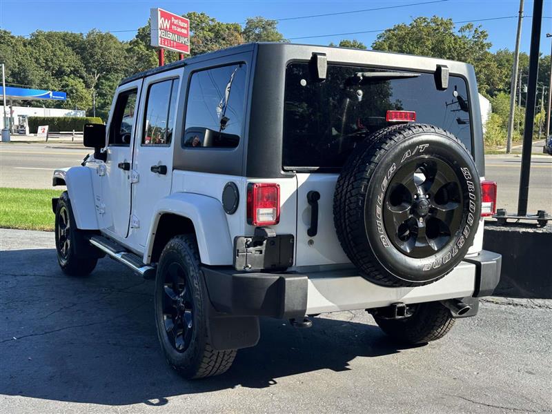 2017 Jeep Wrangler Unlimited Sahara photo 3