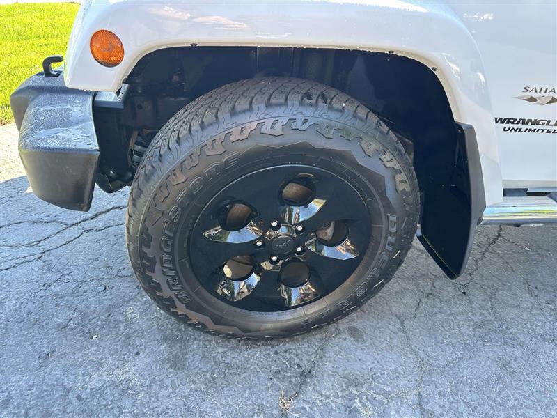 2017 Jeep Wrangler Unlimited Sahara photo 6