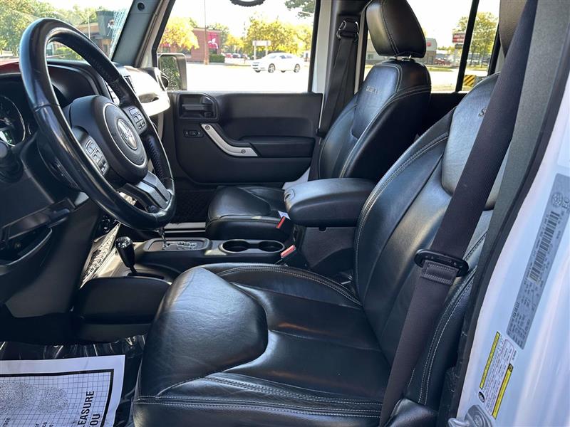 2017 Jeep Wrangler Unlimited Sahara photo 8