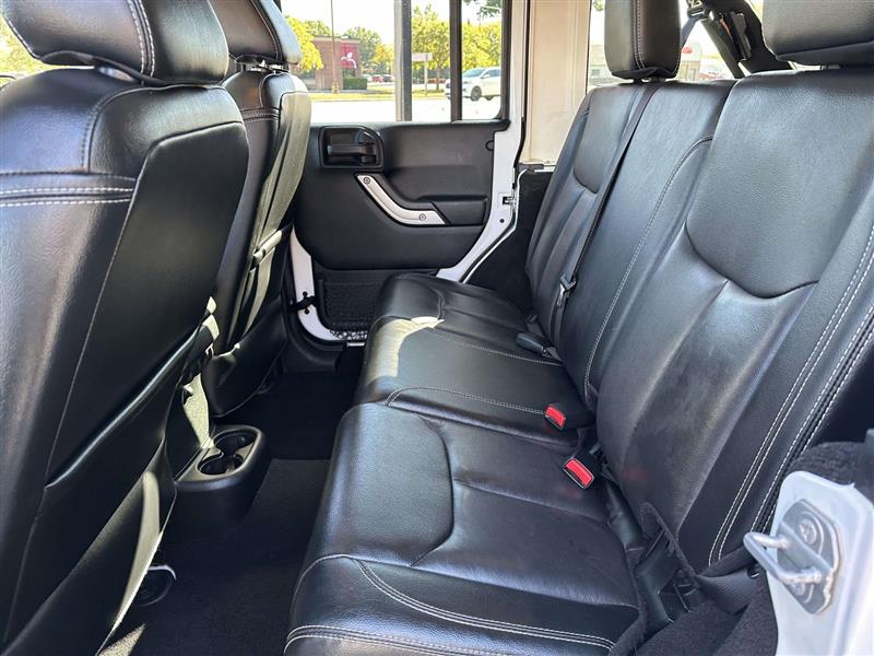 2017 Jeep Wrangler Unlimited Sahara photo 10