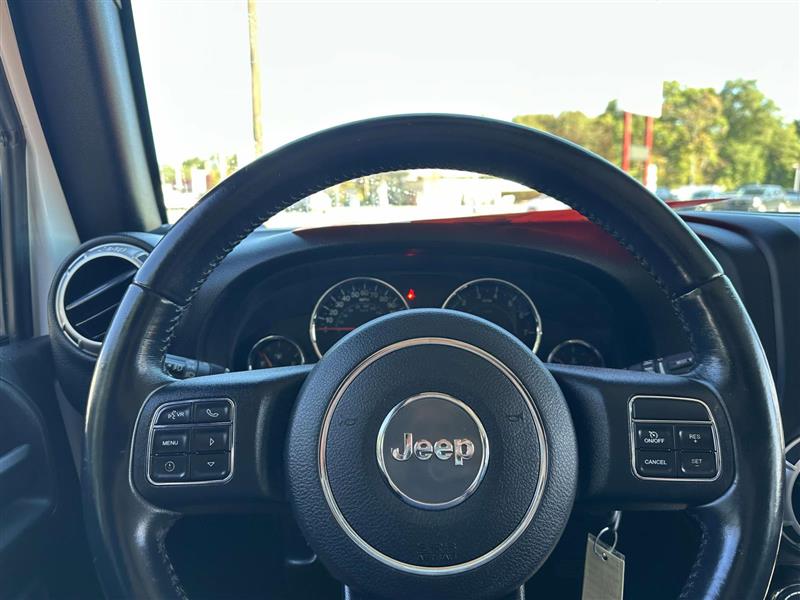 2017 Jeep Wrangler Unlimited Sahara photo 14