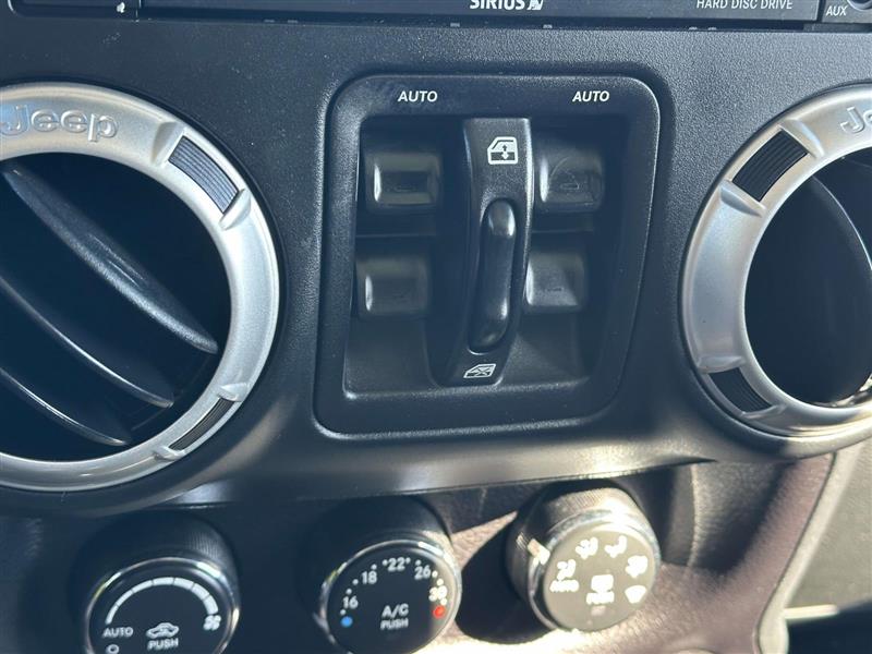 2017 Jeep Wrangler Unlimited Sahara photo 16