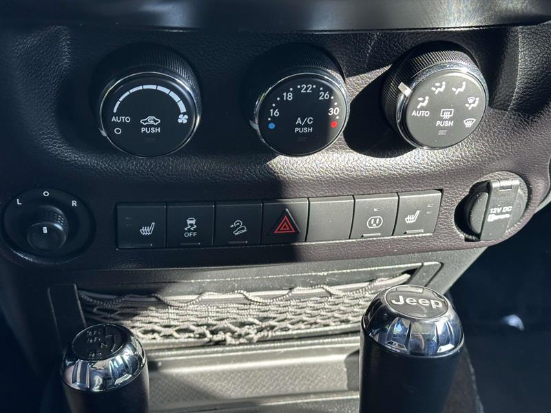 2017 Jeep Wrangler Unlimited Sahara photo 17