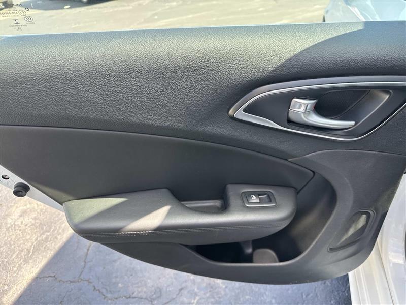 Chrysler 200  2016