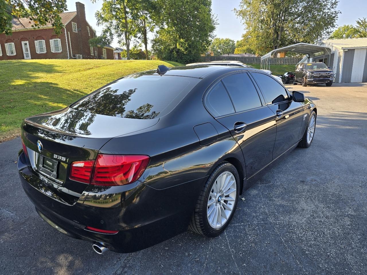 BMW 5-Series 535xi 2011