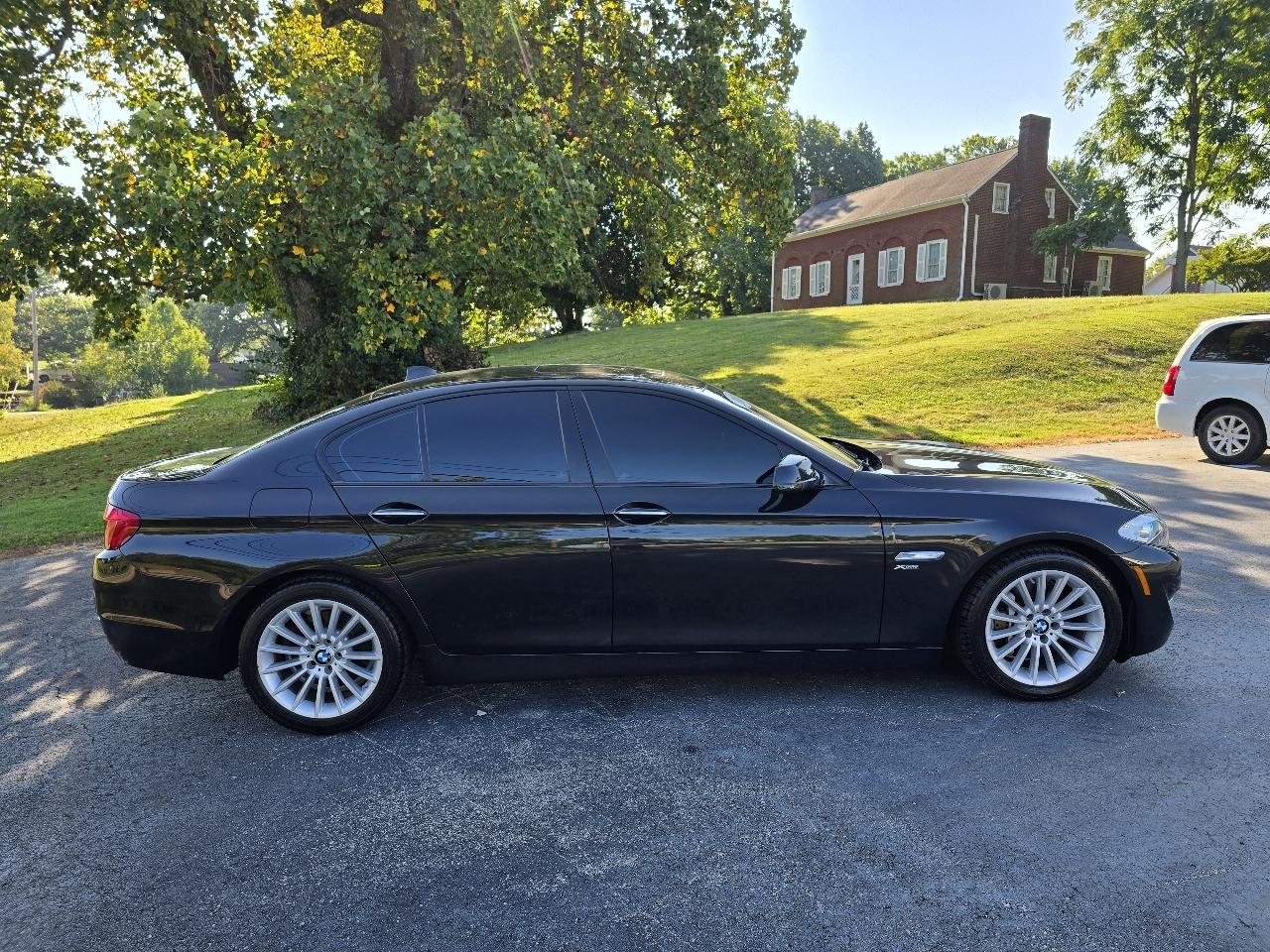 BMW 5-Series 535xi 2011