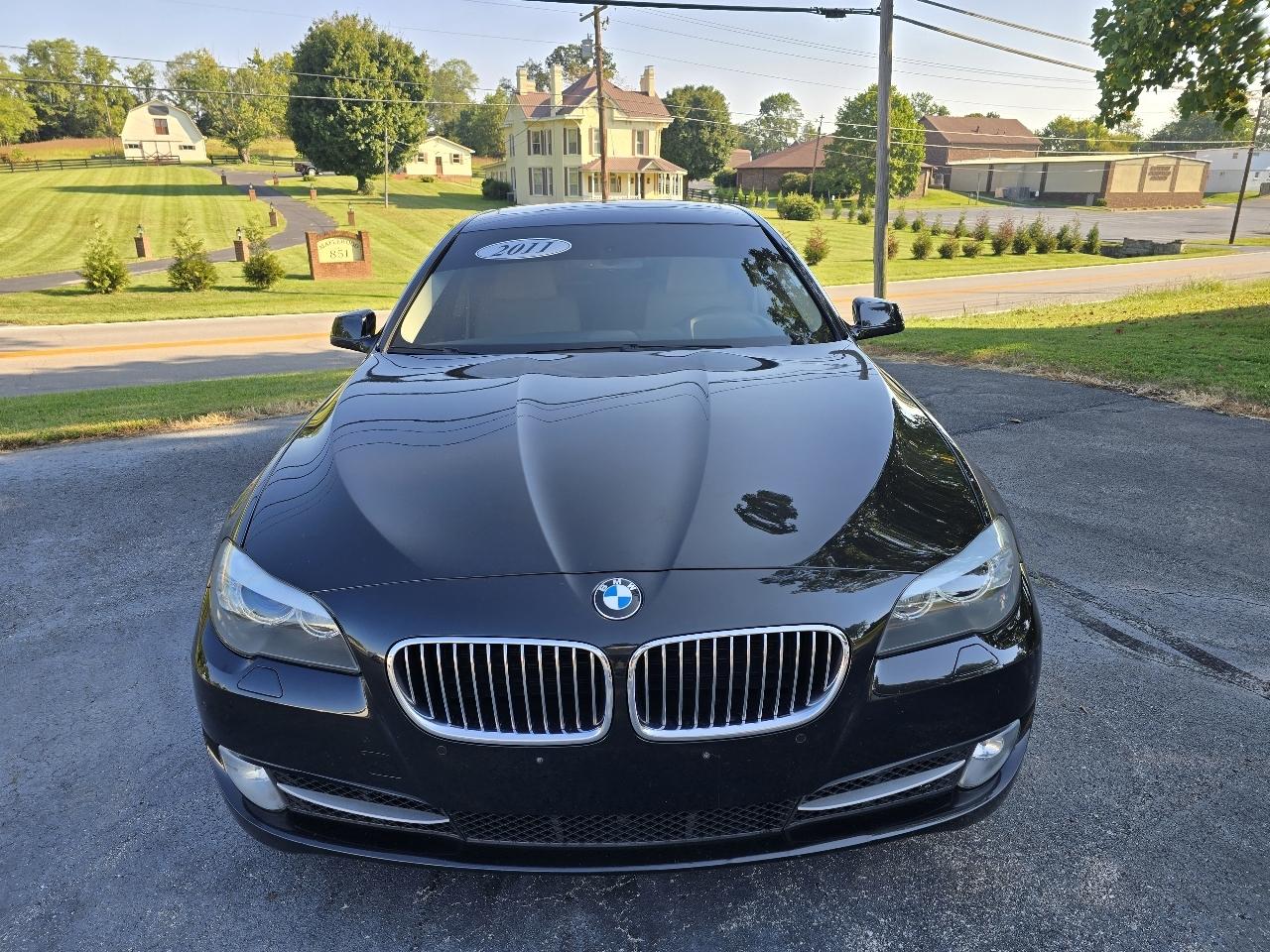 BMW 5-Series 535xi 2011