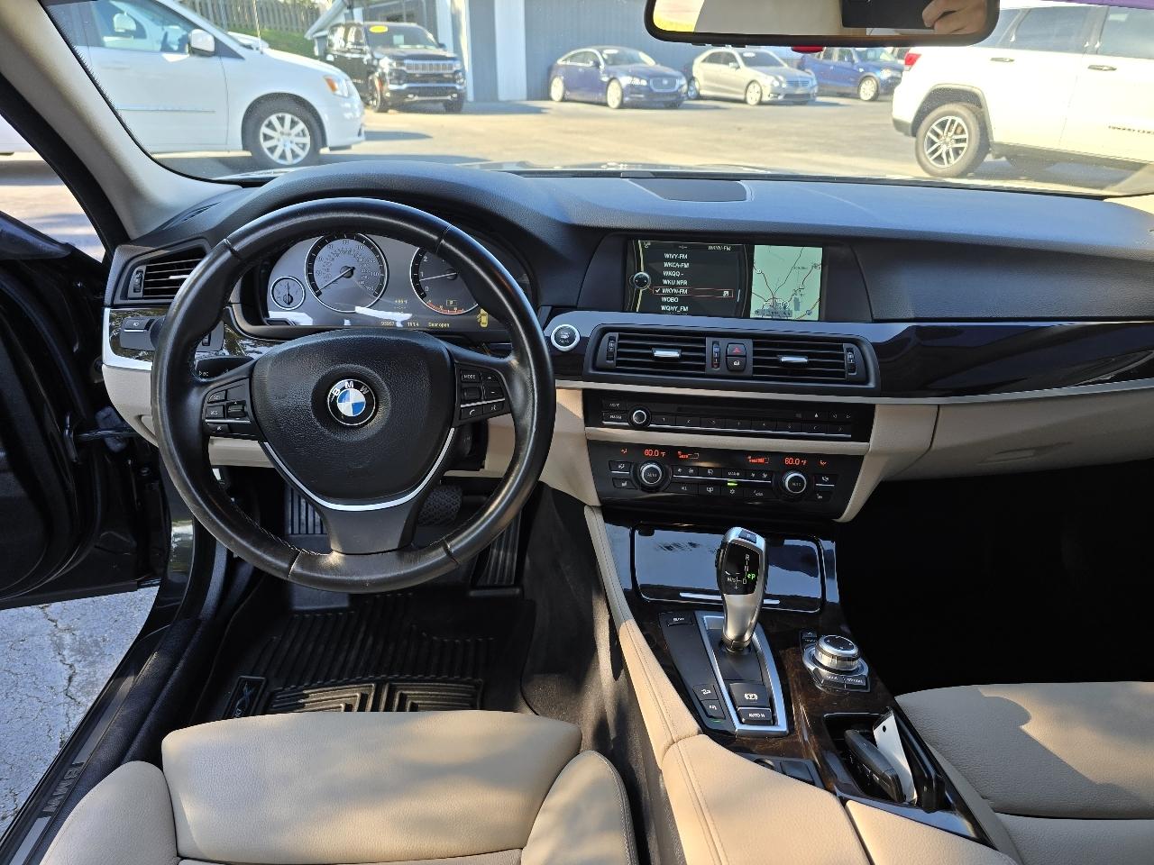BMW 5-Series 535xi 2011