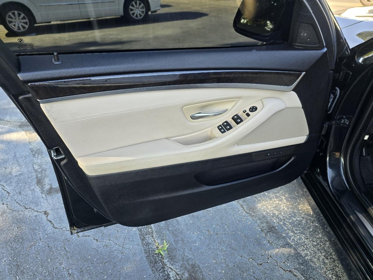 BMW 5-Series 535xi 2011