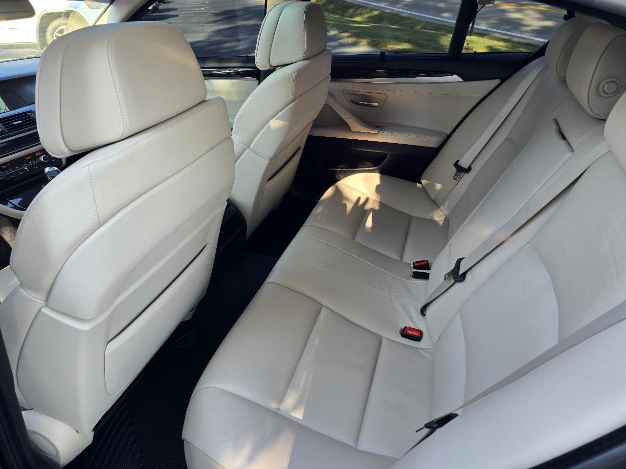 BMW 5-Series 535xi 2011