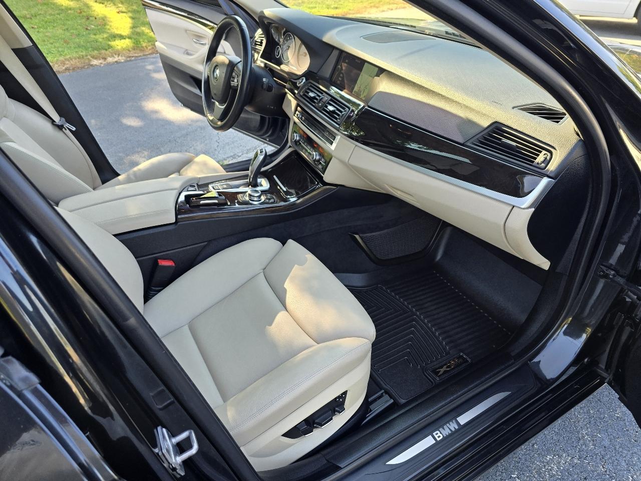 BMW 5-Series 535xi 2011