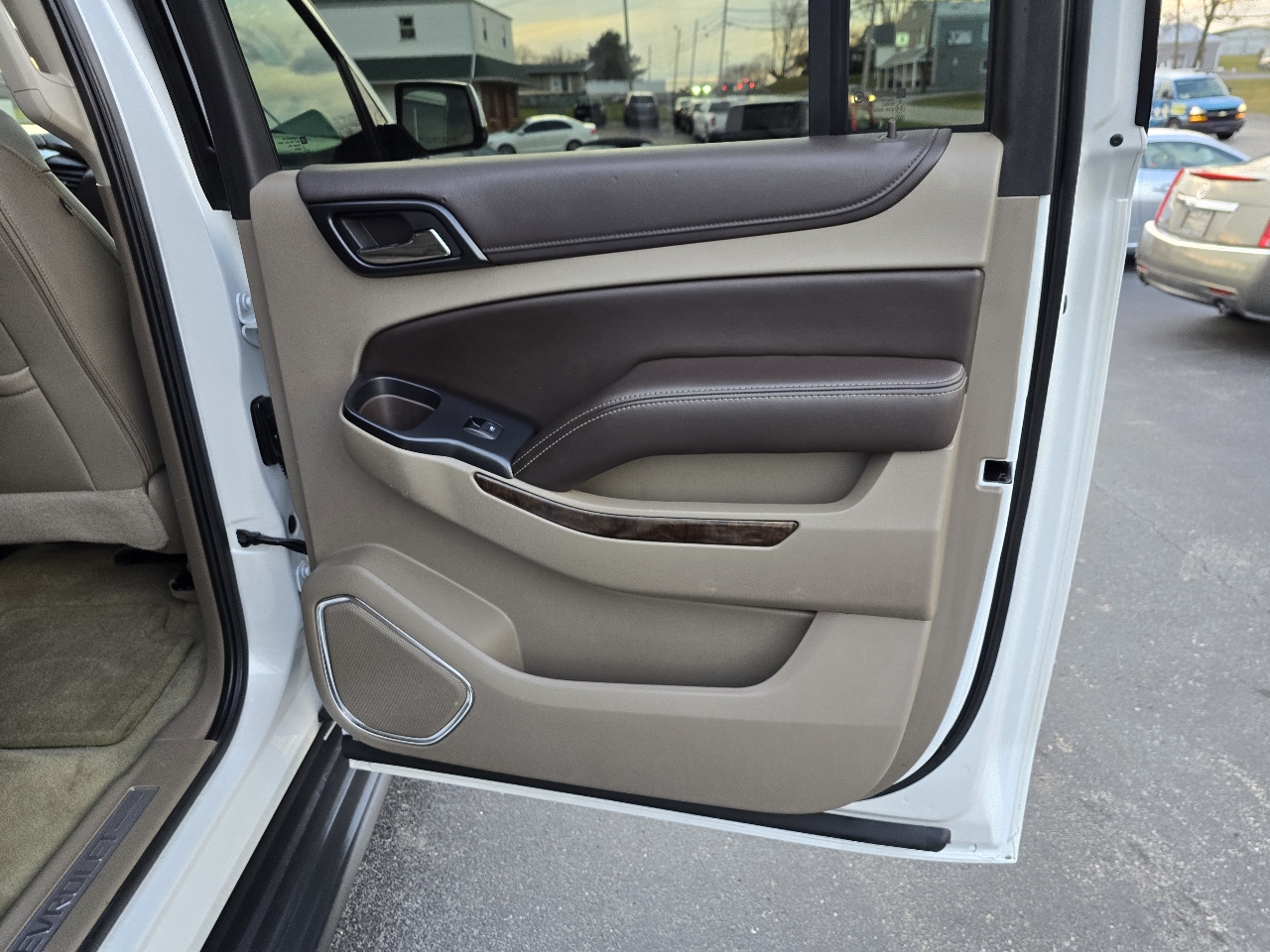 Chevrolet Suburban LT 4WD 2016