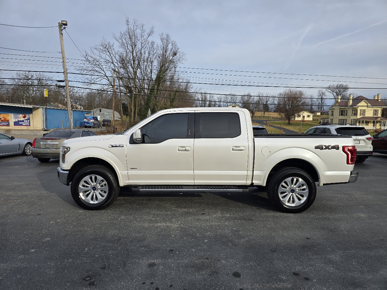 Ford F-150 4WD SuperCrew 145" Lariat 2015