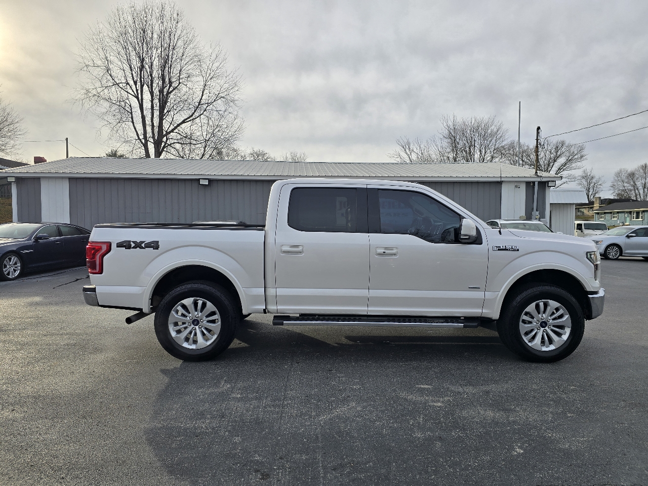 Ford F-150 4WD SuperCrew 145" Lariat 2015