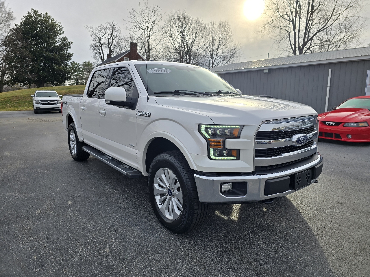 Ford F-150 4WD SuperCrew 145" Lariat 2015