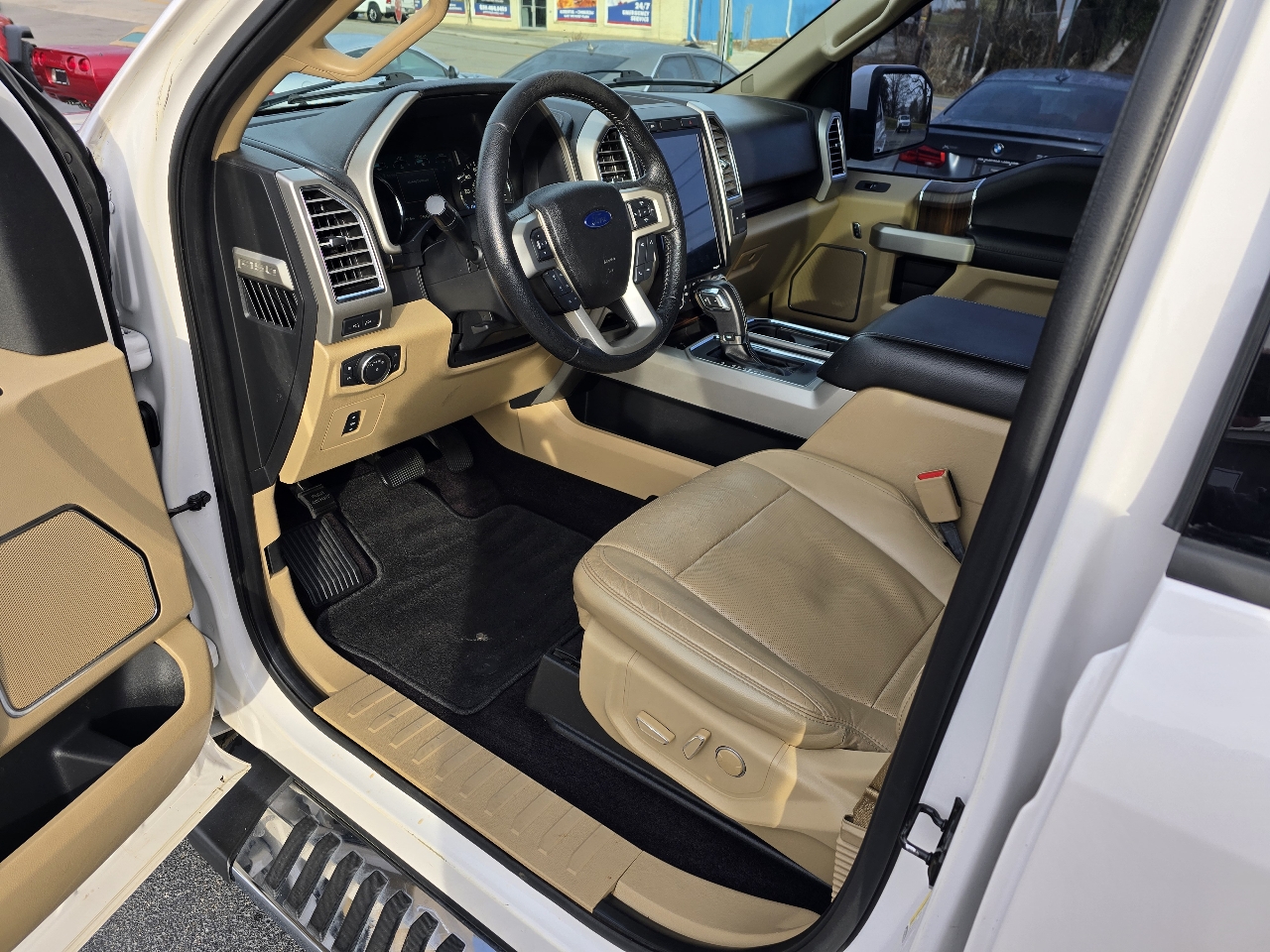 Ford F-150 4WD SuperCrew 145" Lariat 2015