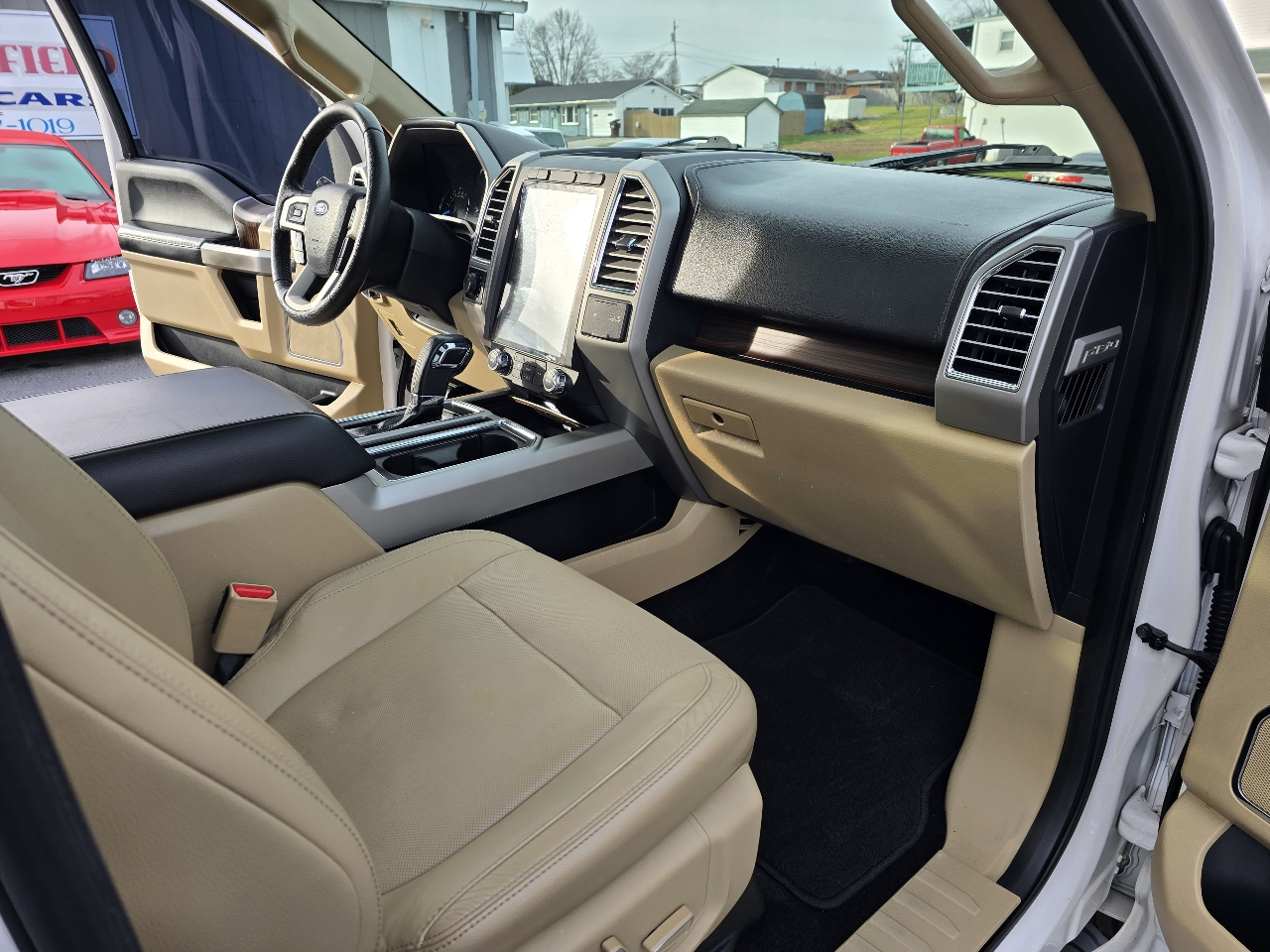 Ford F-150 4WD SuperCrew 145" Lariat 2015