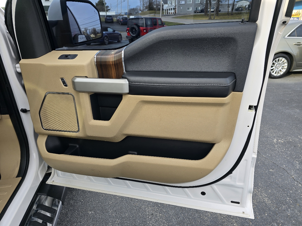 Ford F-150 4WD SuperCrew 145" Lariat 2015