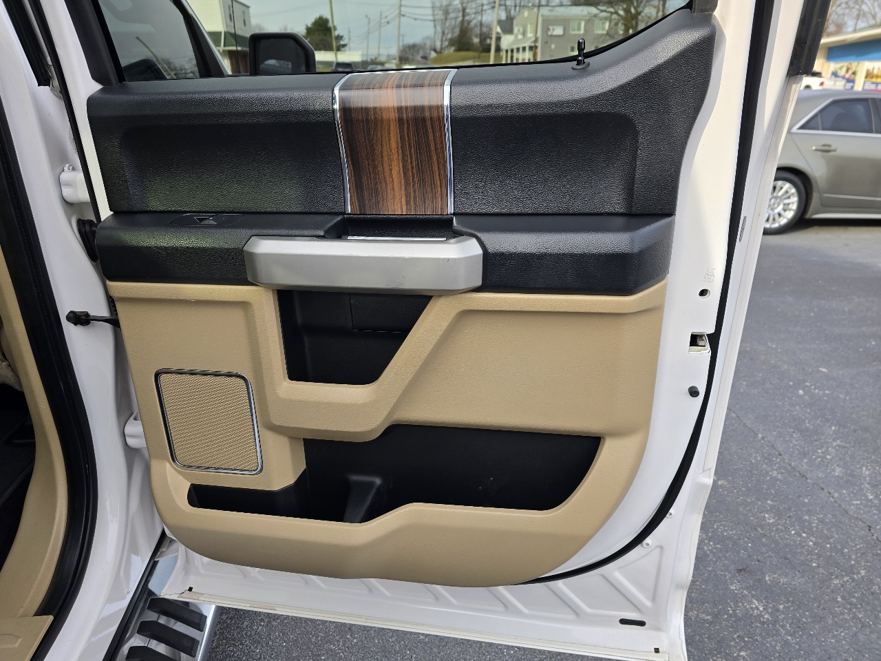 Ford F-150 4WD SuperCrew 145" Lariat 2015