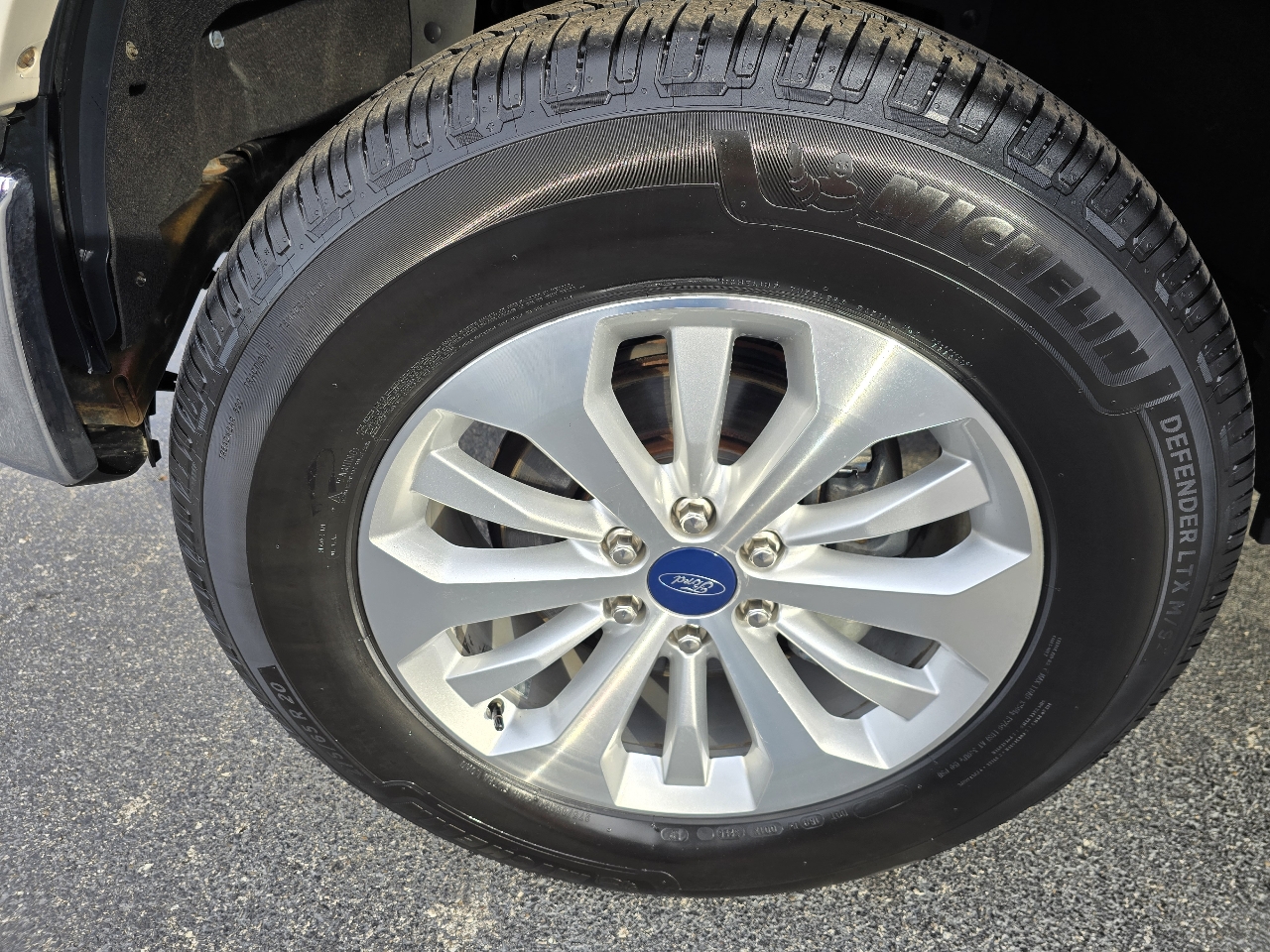 Ford F-150 4WD SuperCrew 145" Lariat 2015