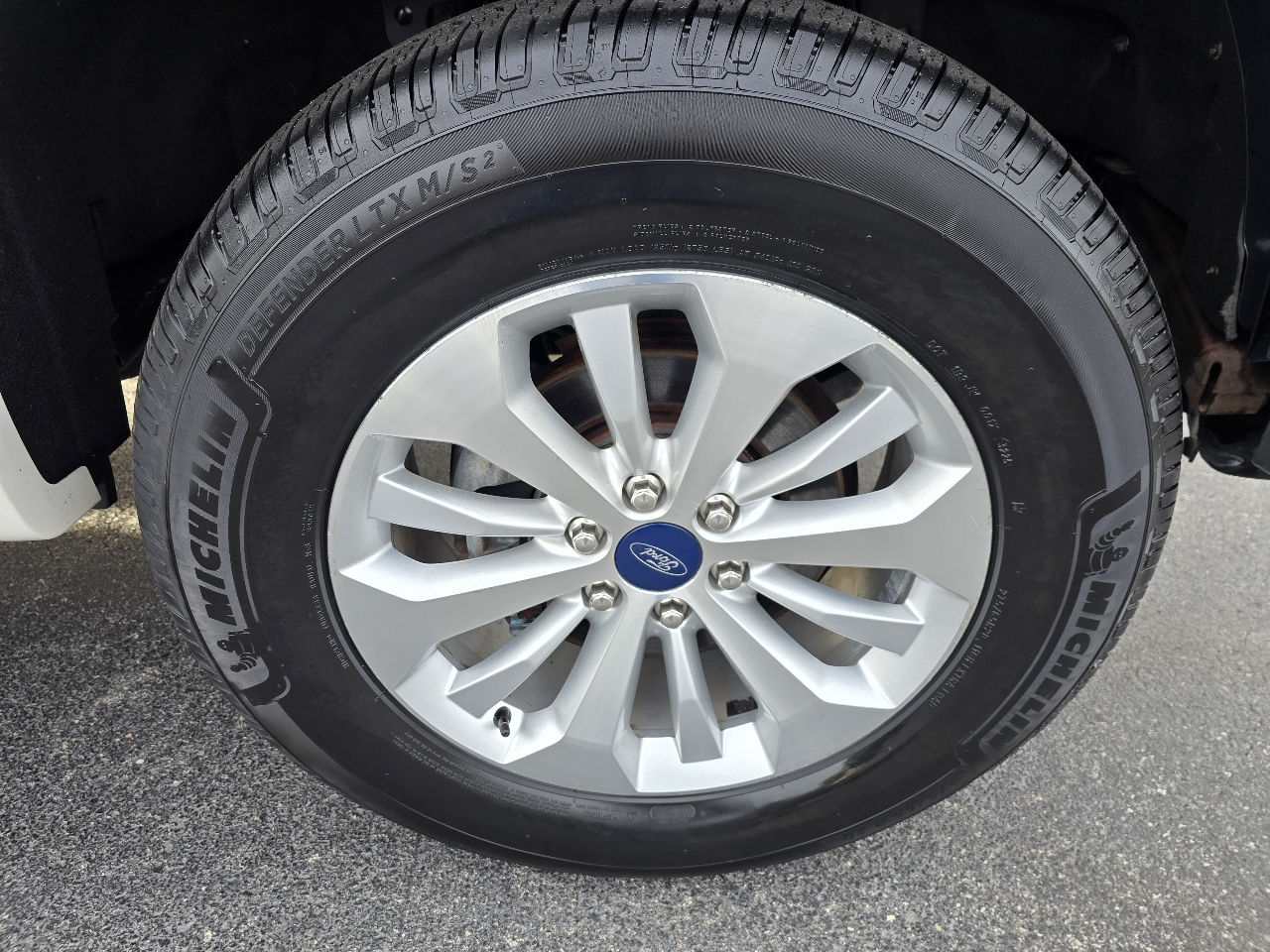 Ford F-150 4WD SuperCrew 145" Lariat 2015