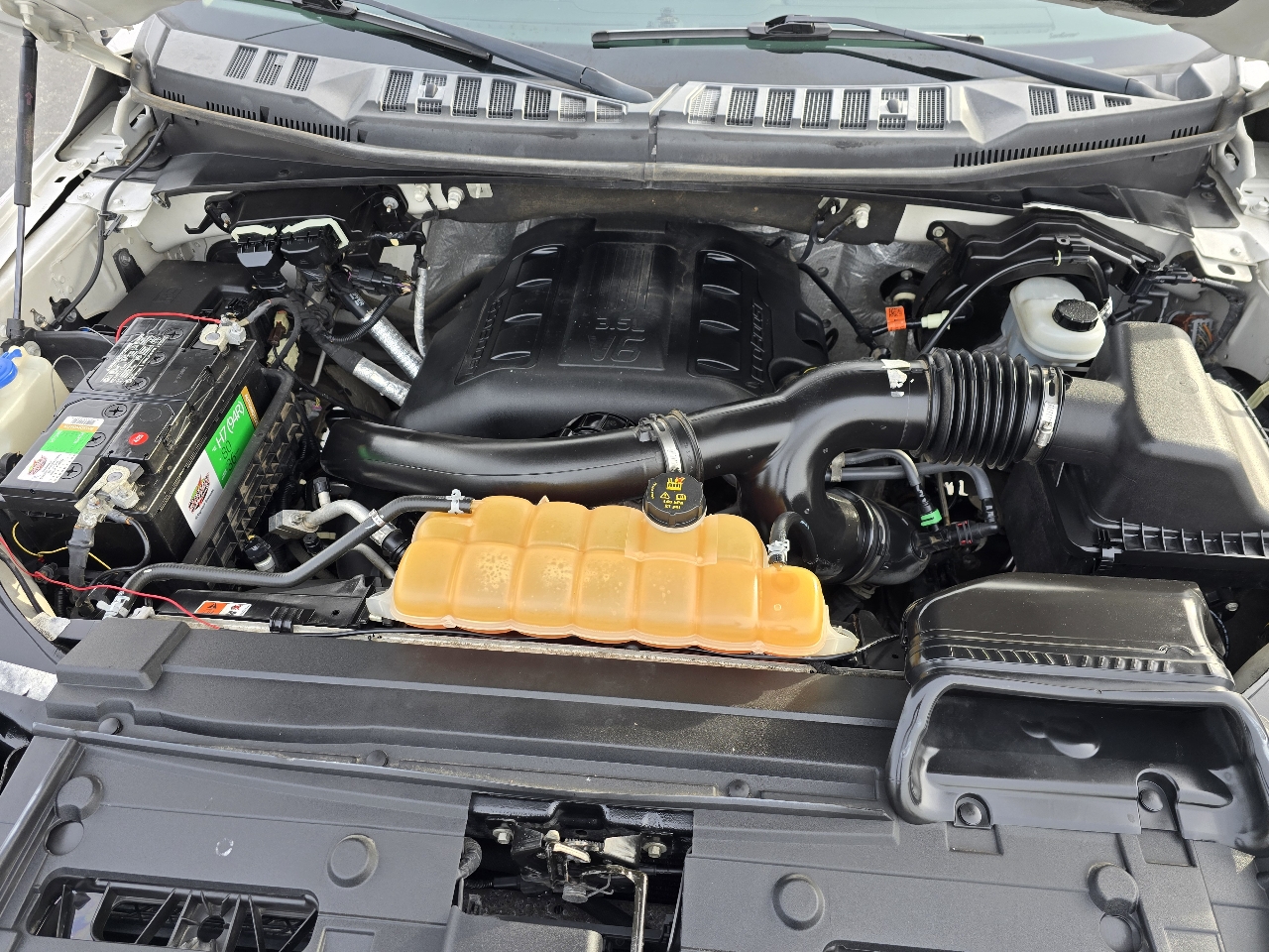 Ford F-150 4WD SuperCrew 145" Lariat 2015